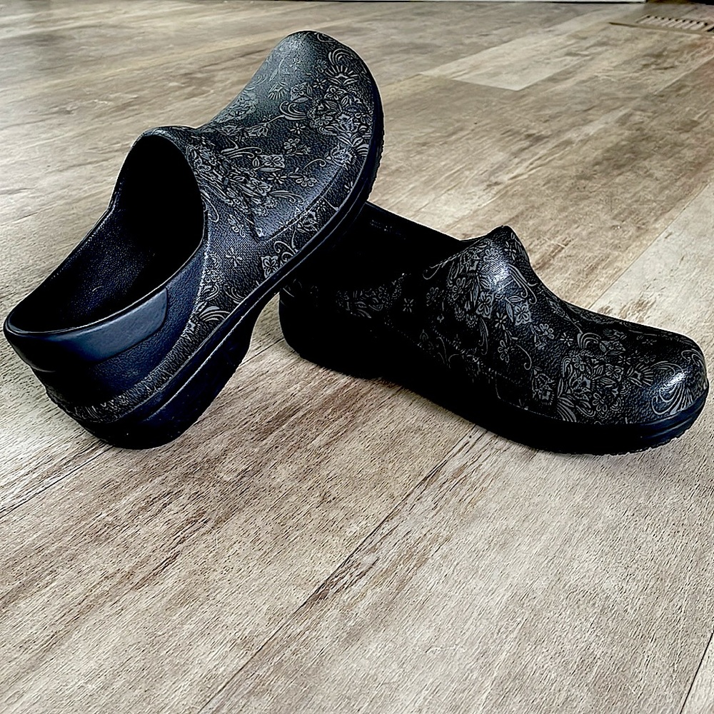 Mercy Work Crocs